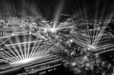 外地游客愛游夜西安 明年西安特色夜游街區(qū)達30個(圖1) 外地游客愛游夜西安 明年西安特色夜游街區(qū)達30個(圖1)